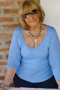 Proud Saggy grandmas spectacular cleavage No.1